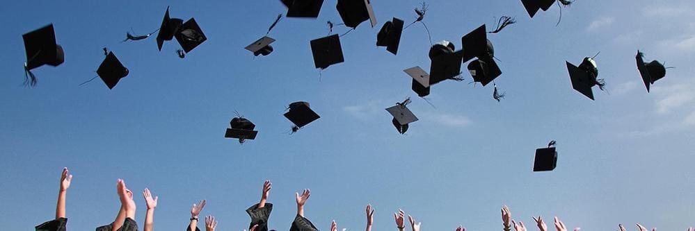 10 Best Graduation Gifts to Give | Kulör Cases